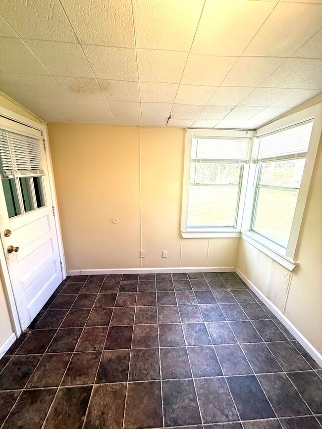 Building Photo - ** 3 Bed 1 Bath located off Woodley Road ** Call 334-366-9198 to schedule a showing