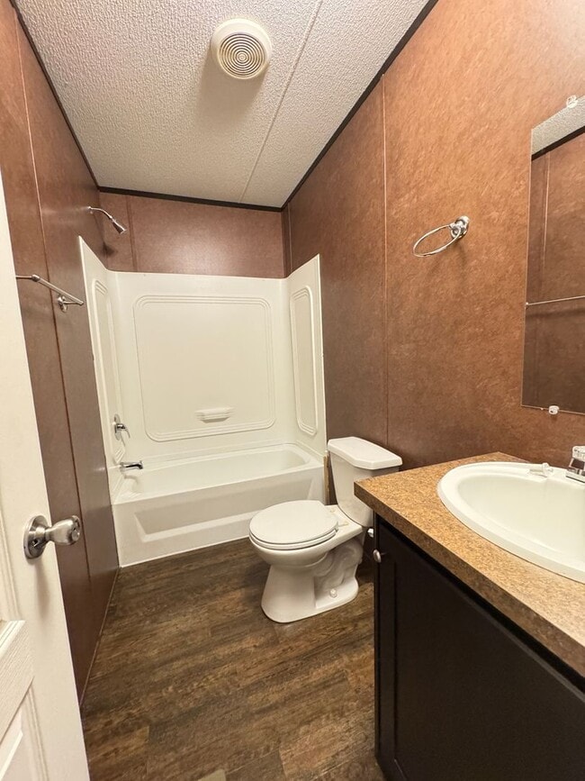 Building Photo - 3 Bed 2 Bath Mobile Home