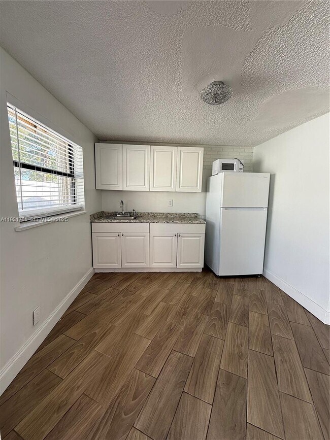 Building Photo - 2041 NW 35th St