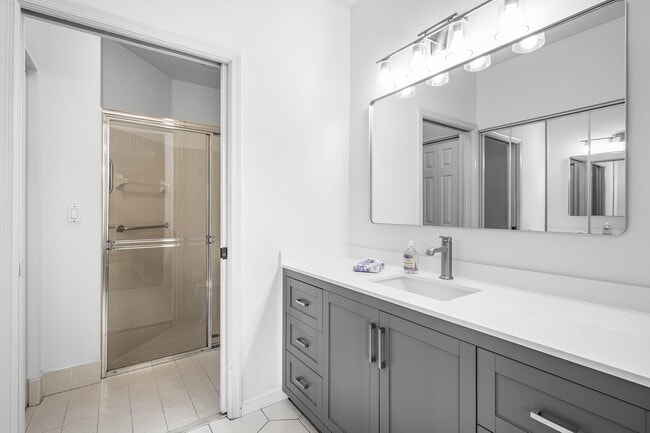 Building Photo - 6192 Floral Lakes Dr