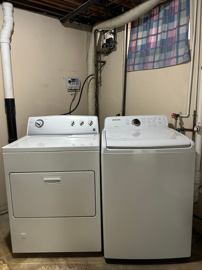 Building Photo - Spacious 3-Bedroom, 1-Bath Home with Garage & Basement in La Vista