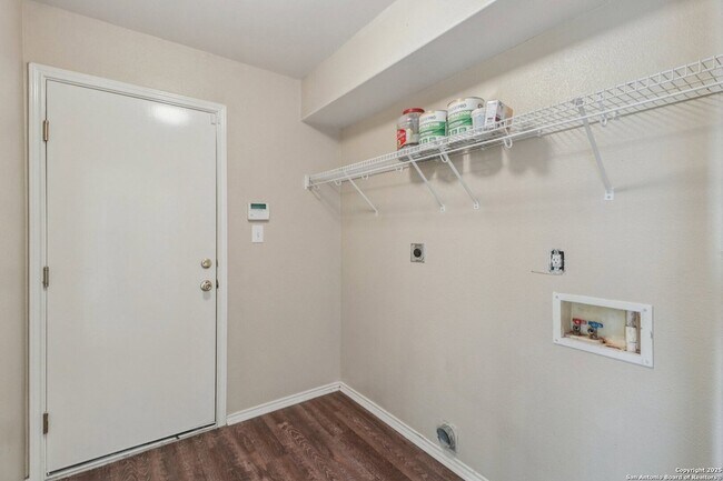 Building Photo - 4119 Chinkapin Oak