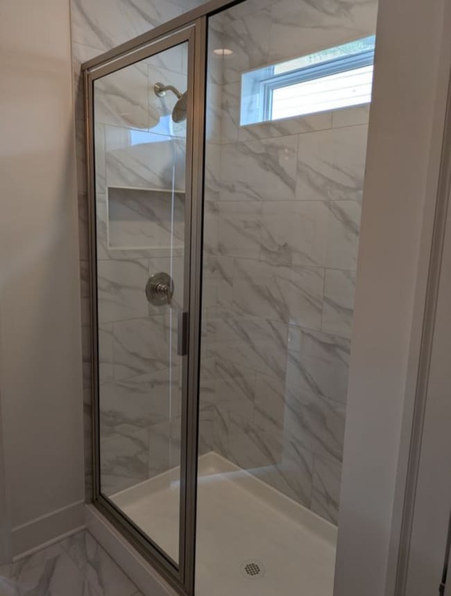 Building Photo - 5025 Greentree Dr