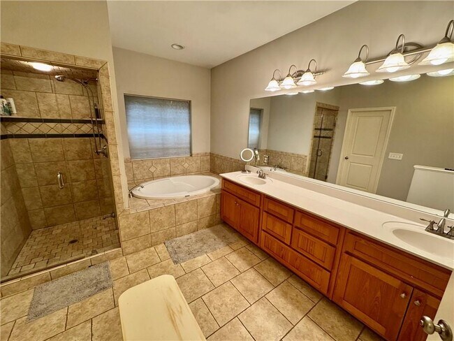 Building Photo - 72 Terrace Way