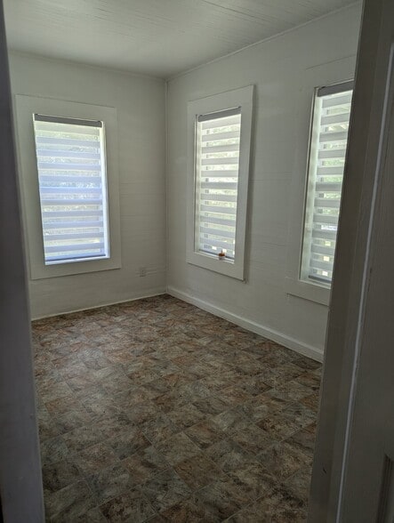 Building Photo - 117 Abernathy Ave