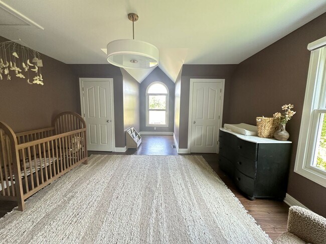 Building Photo - Five Bedroom Home on Almost Two Acres!