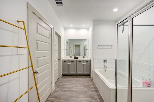 Building Photo - 6846 Dell Vista Drive