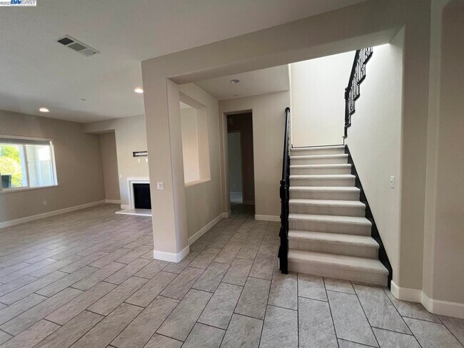 Building Photo - 1695 N Terracina Dr