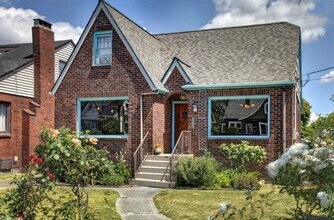 Building Photo - Stunning 3bed/3.5bath Brick Home in Ballard!