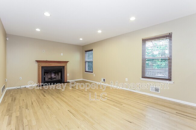 Building Photo - 29 Red Oak Ct