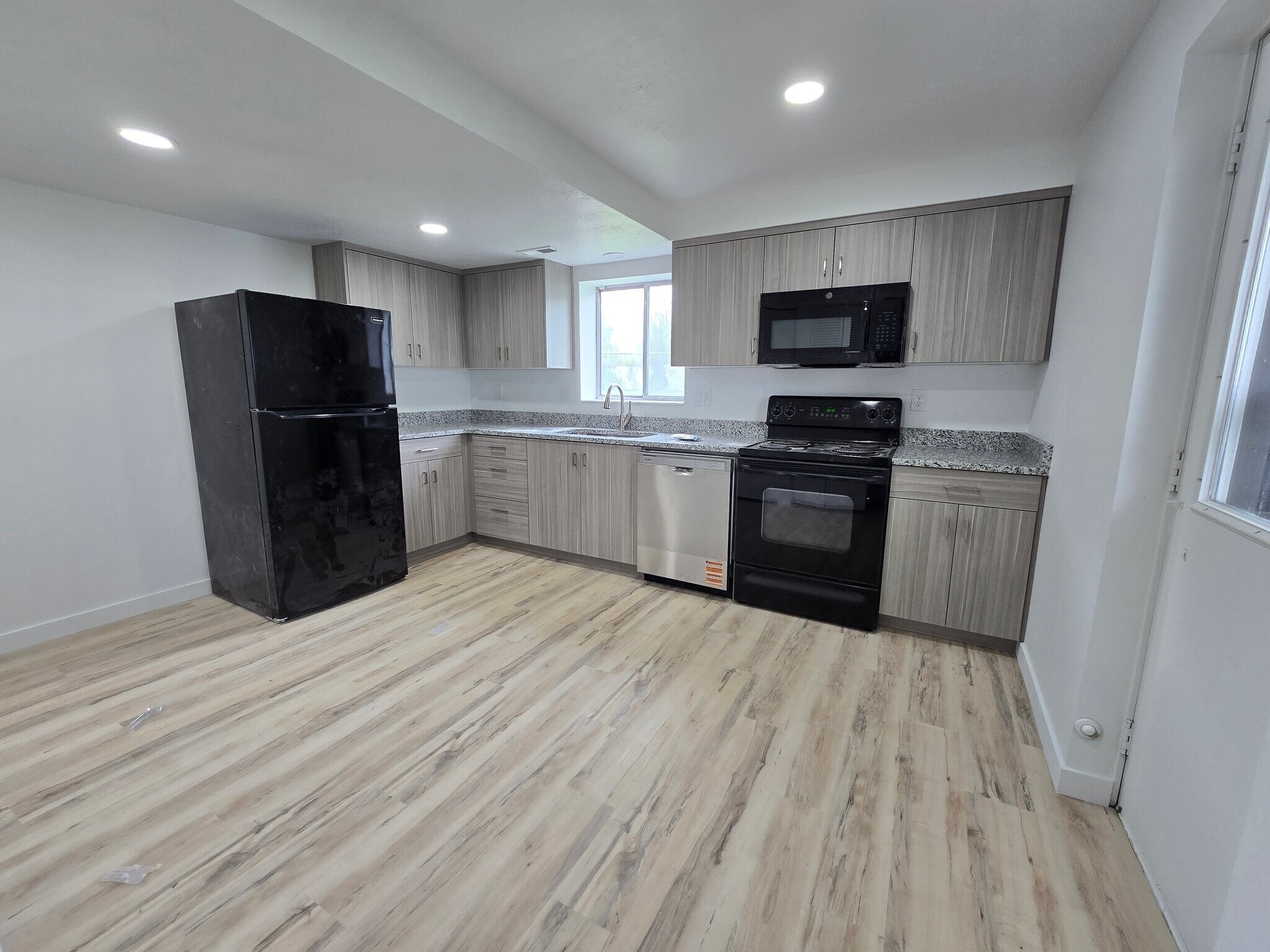 Building Photo - 941 4550 S