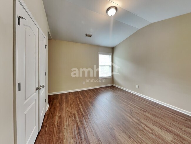 Building Photo - 16 Creekside Way
