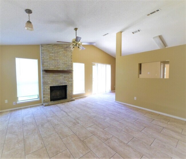 Building Photo - Affordable, move in ready home!