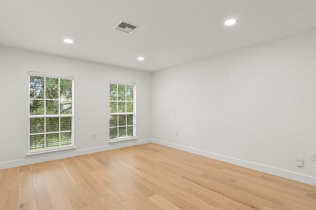 Building Photo - 5947 Ridge Lake Cir