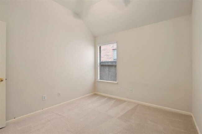 Building Photo - 11618 Columbia Pines Ln