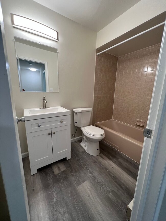 Building Photo - 3BR Townhome - Northampton School District