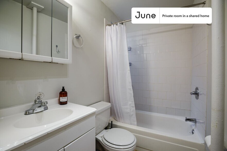 Building Photo - Room in Shared 4 bed/1 bath home in Chelsea