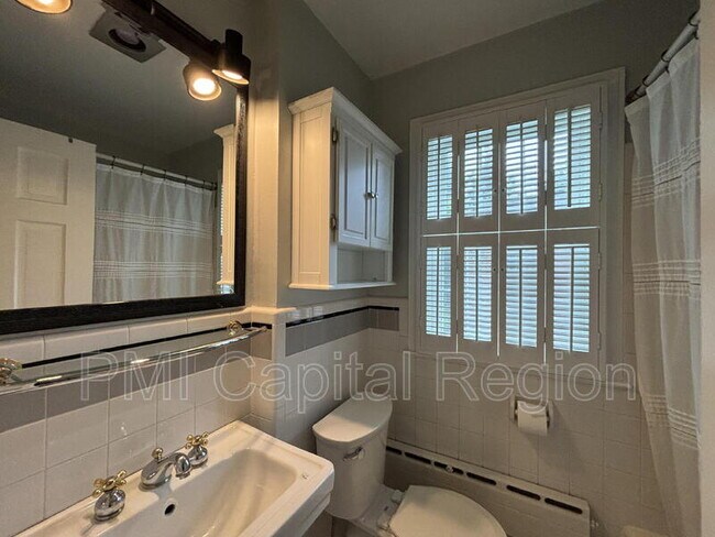 Building Photo - 8901 Seneca Ln