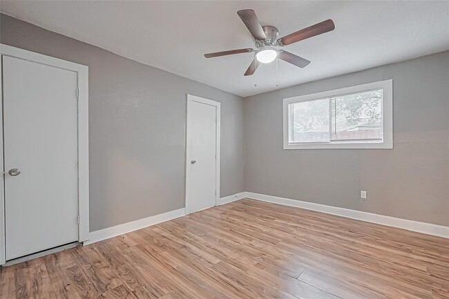 Building Photo - 2226 Rainbow Dr