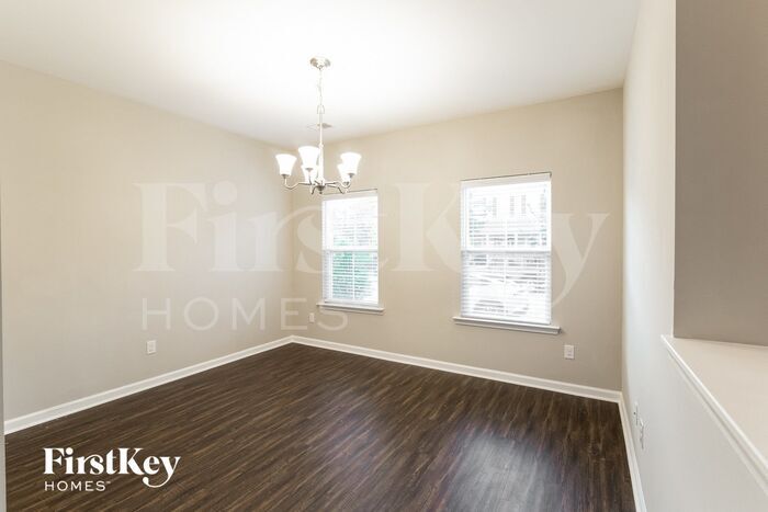 Building Photo - 413 Forsythia Ave