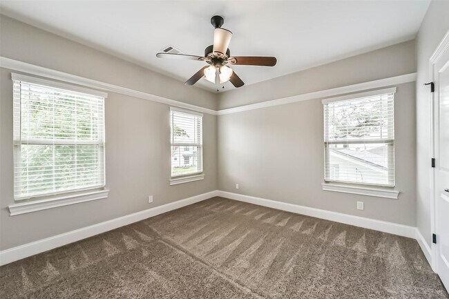 Building Photo - 1317 Chantilly Ln