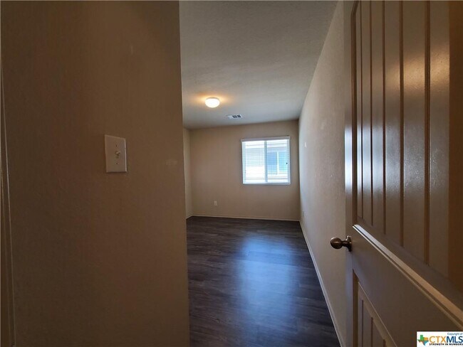 Building Photo - 1536 Gateshead Dr