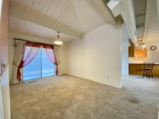 Building Photo - 930 Reddy Ave