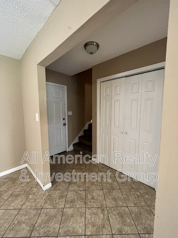 Building Photo - 939 Tanager Rd