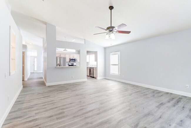 Building Photo - 29806 Morningmist Dr