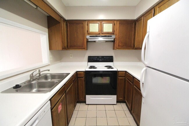 Building Photo - 3050 Belle Meade Dr