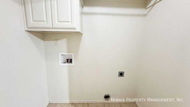 Building Photo - 6804 Oakridge Ave