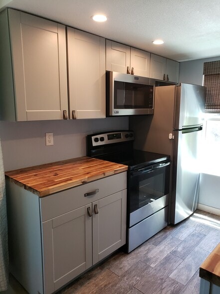New kitchen: all new appliances - 8378 S Upham Way