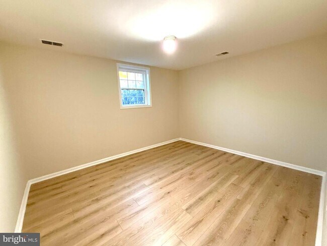 Building Photo - 4235 Sleepy Lake Dr