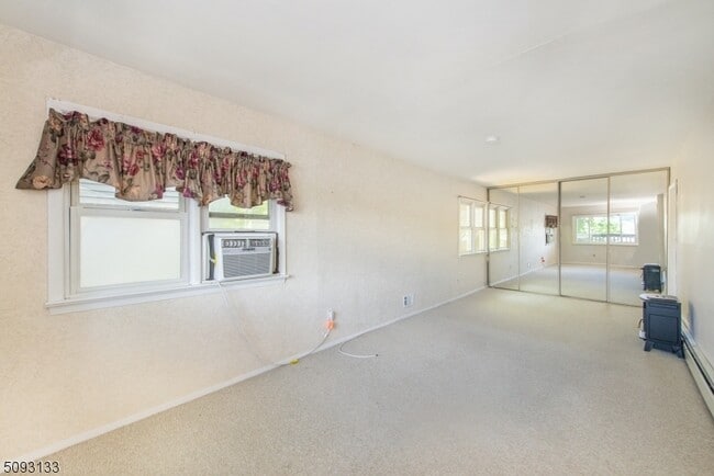 Building Photo - 21 E Shore Rd