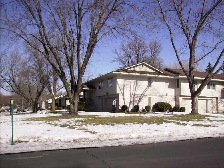 Building Photo - 5317 Malibu Dr
