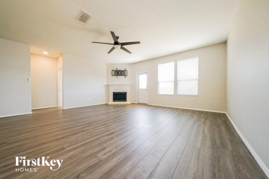 Building Photo - 713 Jonius Creek Dr