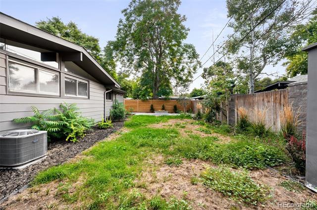 Building Photo - 2465 S Newton St