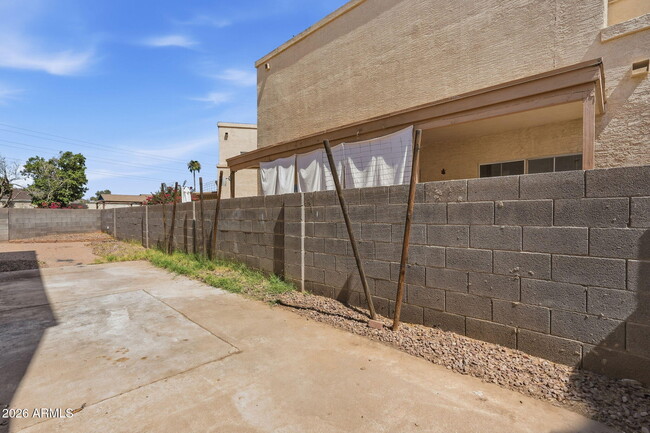 Building Photo - 1026 W Libra Dr