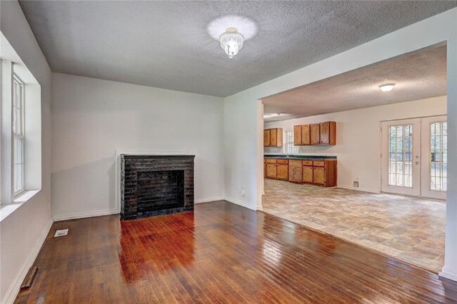 Building Photo - 2300 Ollie Dr