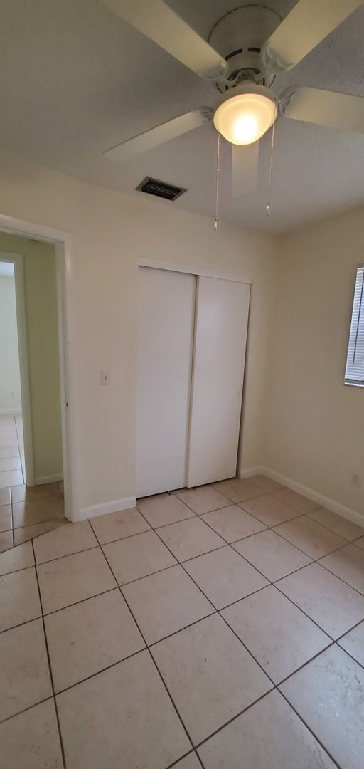 Building Photo - Three Bedroom with Bonus Room