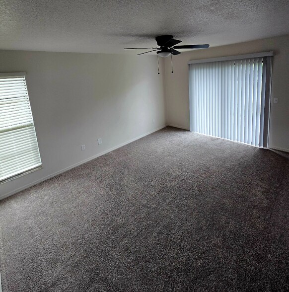 Building Photo - 1084 Aaron Dr