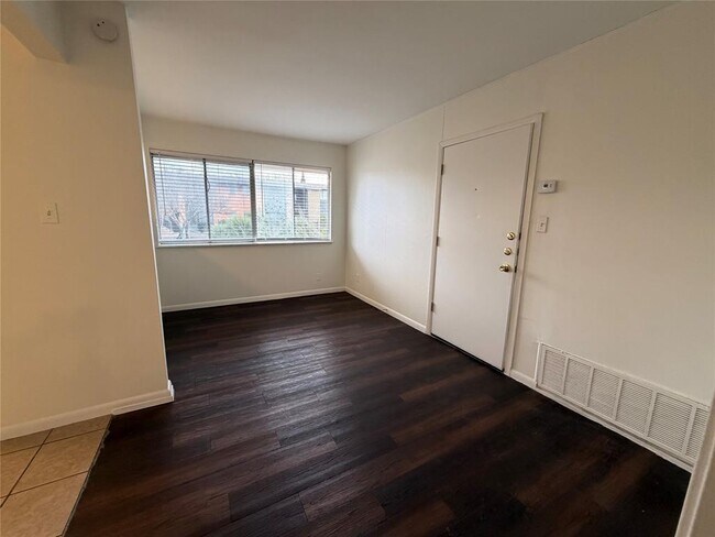 Building Photo - 3304 Red River St