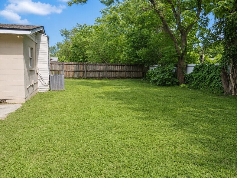 Building Photo - 7528 Quitina Dr