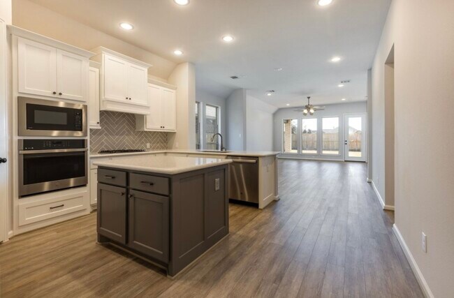 Building Photo - 5034 Morrison Dr