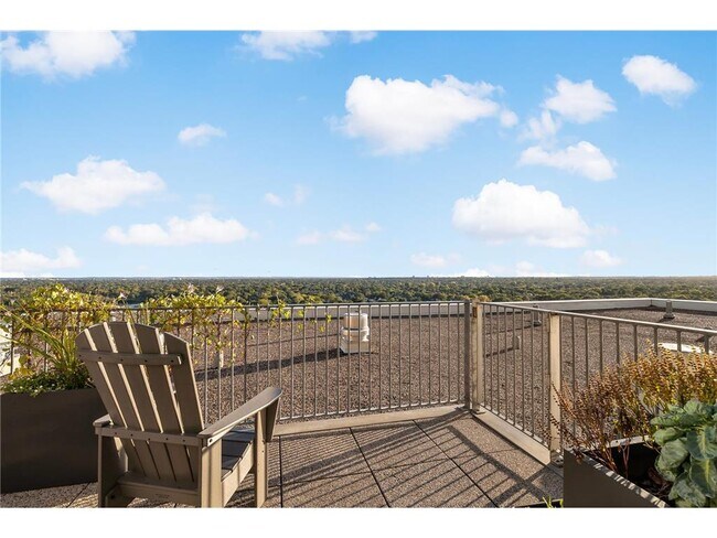 Building Photo - 2929 Chicago Ave