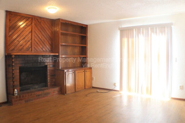 Building Photo - 4714 Creek Ct