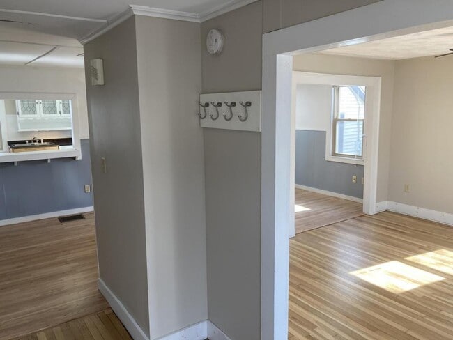 Building Photo - 27 Grove St