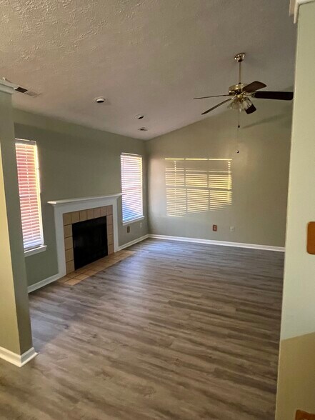 Living Room - 1224 Prairie Depot