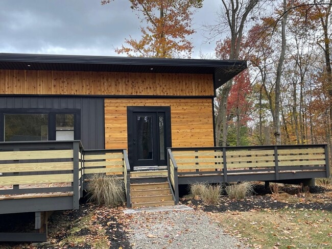 Building Photo - 6 Indian Hill Ln