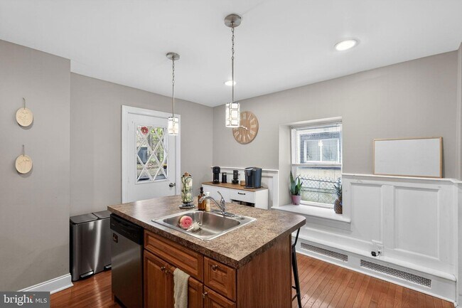 Building Photo - 4743 Umbria St